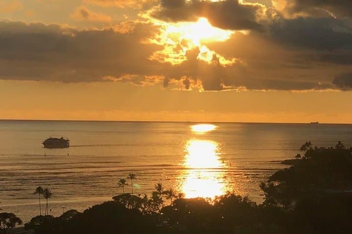 Private Luxury Grand Circle Tour of Oahu: North Shore Beaches, Coffee Farms & Iconic Lookouts