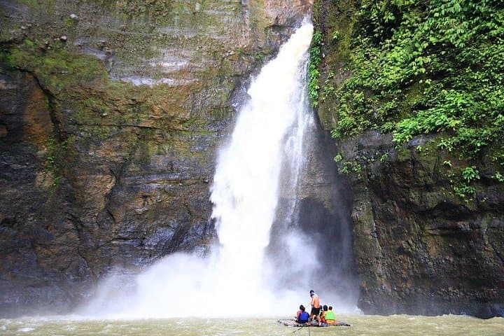 Shooting the Rapids to Pagsanjan Falls: Day Trip from Manila photo 3