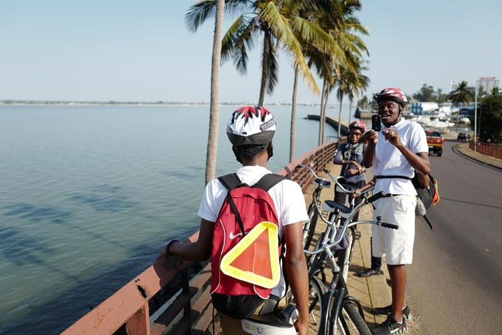 Maputo Short Cycle: Promenade and Downtown Bike Tour photo 2