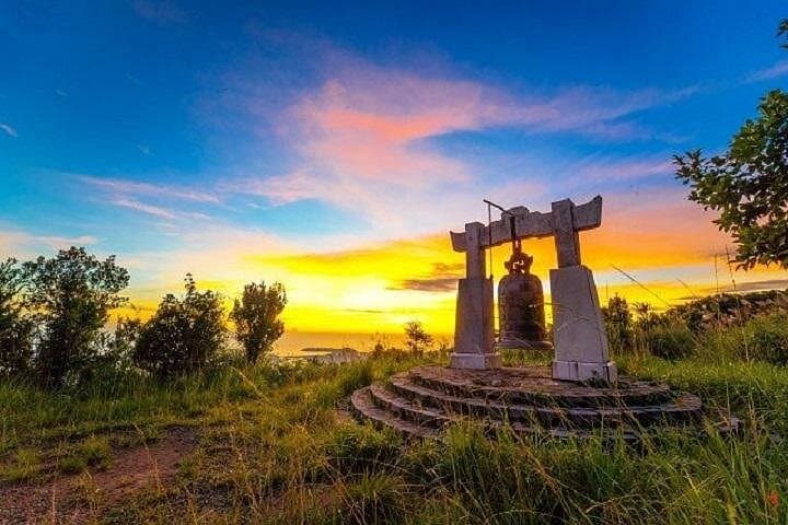 Bach Ma National Park Day Trek from Hue: Hai Vong Dai, Five Lakes & Do Quyen Waterfall