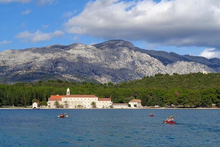 Half-Day Kayak Tour to Vrnik, Gubavac & Badija with Grk Wine Tasting photo 1