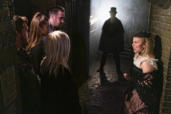 inside-the-london-dungeon-a-dark-walk-through-living-history