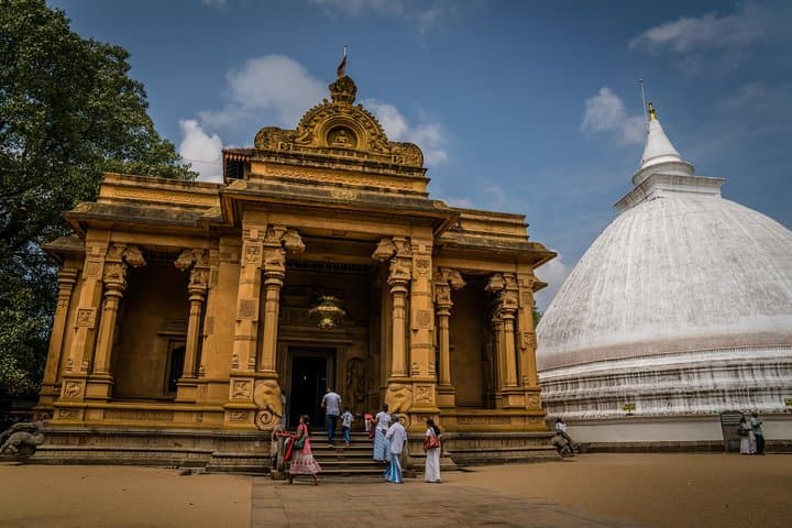 Colombo Countryside Temple Trail by TukTuk — Korathota, Nawagamuwa & Kelaniya