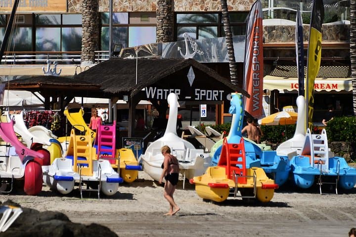Pedalo at Anfi Beach: Hour-Long Pedal Boat Rental for Snorkeling in Gran Canaria
