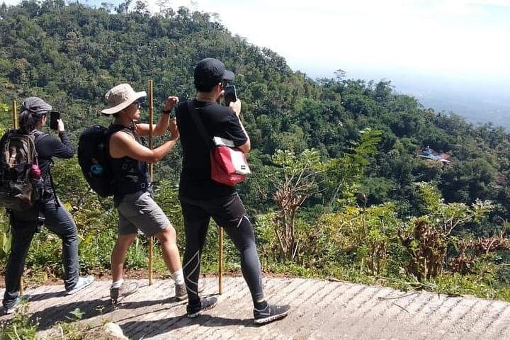 Half-Day Menoreh Hill Trek from Borobudur: Views, Villages & Coffee Plantations photo 4