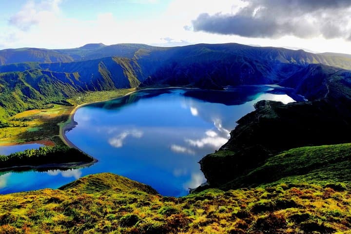 Sete Cidades and Lagoa do Fogo Private Mini-Van Day Tour — São Miguel Highlights photo 3