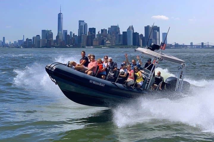 Manhattan Media Boat Adventure: Chelsea Piers Skyline Cruise photo 3