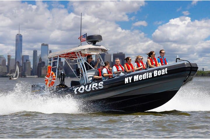 Manhattan Media Boat Adventure: Chelsea Piers Skyline Cruise photo 1