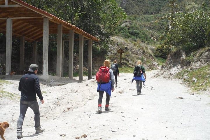 Ecuador Adventure: Cotopaxi, Quilotoa, Baños & Amazon 5-Day Slow-Travel Tour photo 5