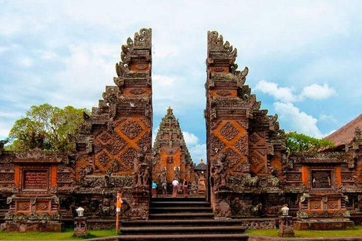 Full-Day Hidden Canyon Trek, Puseh Batuan Temple & Tegallalang Rice Terrace photo 3