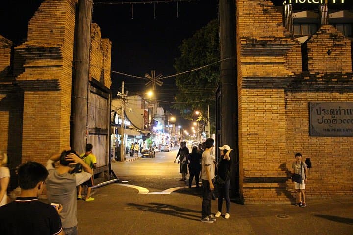 Chiang Mai Night Tuk-Tuk Tour: Private Evening Through Old City Temples & Night Bazaar photo 3