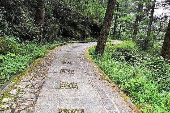 Dali in Two Days: Hike Cangshan, Cruise Erhai and Explore Xizhou Market photo 4