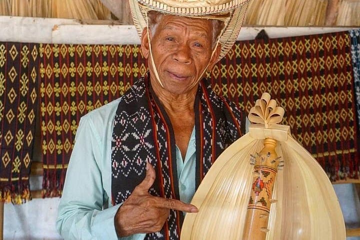 Private Kupang Day Tour: Tablolong Beach, Goa Kristal & Sasando Craft
