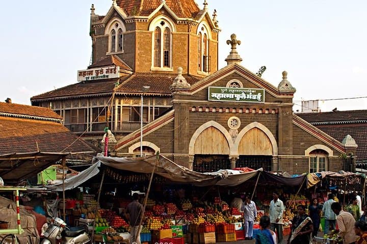 Pune Walking Tour with a Punekar: Old City Walk Around Shaniwar Wada & Market Lanes photo 2
