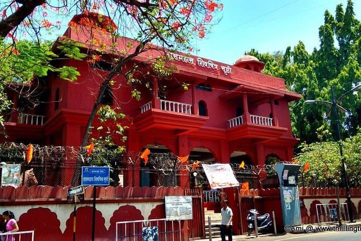 Pune Walking Tour with a Punekar: Old City Walk Around Shaniwar Wada & Market Lanes photo 3