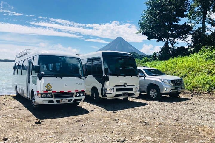 Private Transfer La Fortuna to Manuel Antonio — Door-to-Door Minivan (1–6 pax) photo 2