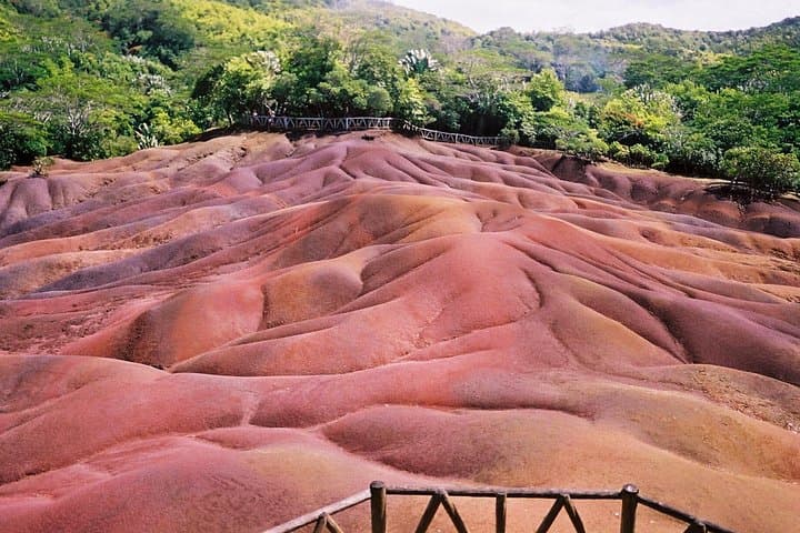 Private Mauritius South Day Tour — Chamarel, Grand Bassin & Trou aux Cerfs photo 2