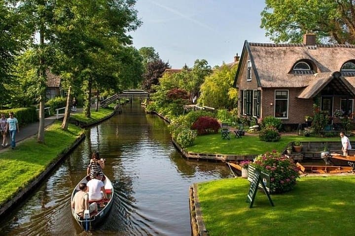 Giethoorn Day Trip from Amsterdam — Private Canal Cruise in the Dutch Venice
