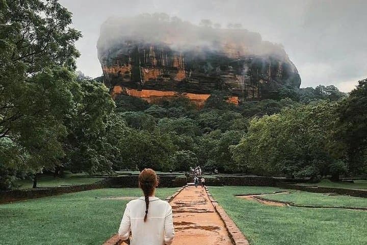 2-Day Sigiriya and Minneriya Safari with Village Experience from Colombo