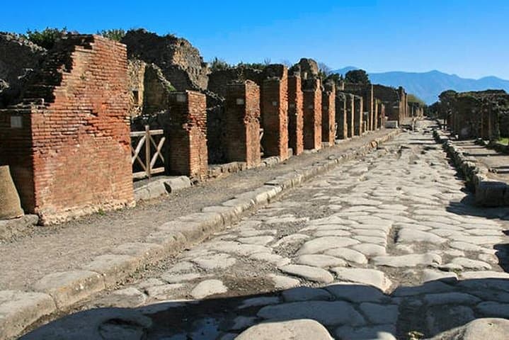 Capri Positano and Pompeii: Private Day Tour from Naples photo 3