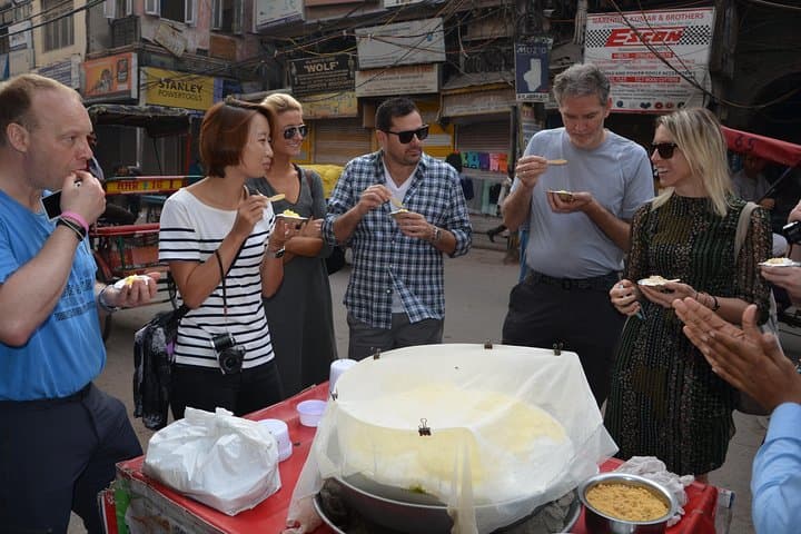 Old Delhi Bazaar Walk & Masterji Kee Haveli: Khari Baoli Spice Market, Rickshaws & Local Eats photo 4