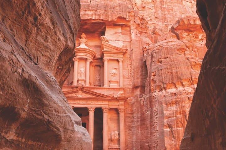 Jordan's Top Attractions: 6-Day Private Tour to Petra, Wadi Rum & Ancient Sites