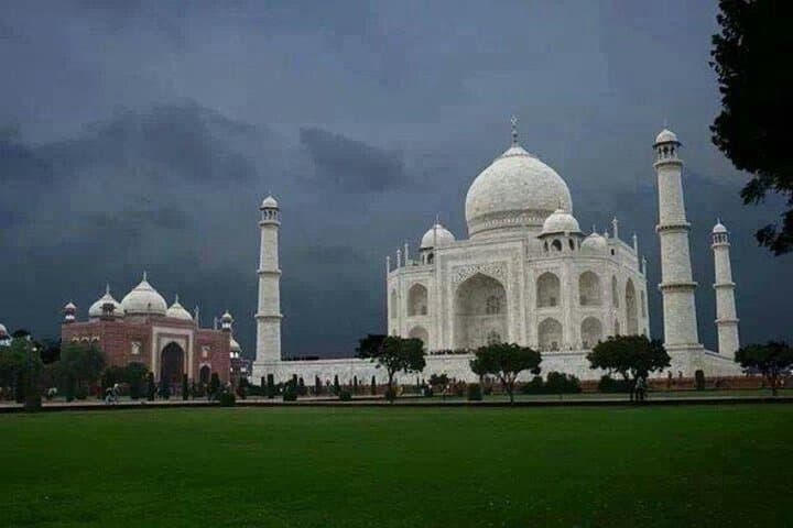 Same-Day Taj Mahal & Agra City Tour with Home Cooking Lunch