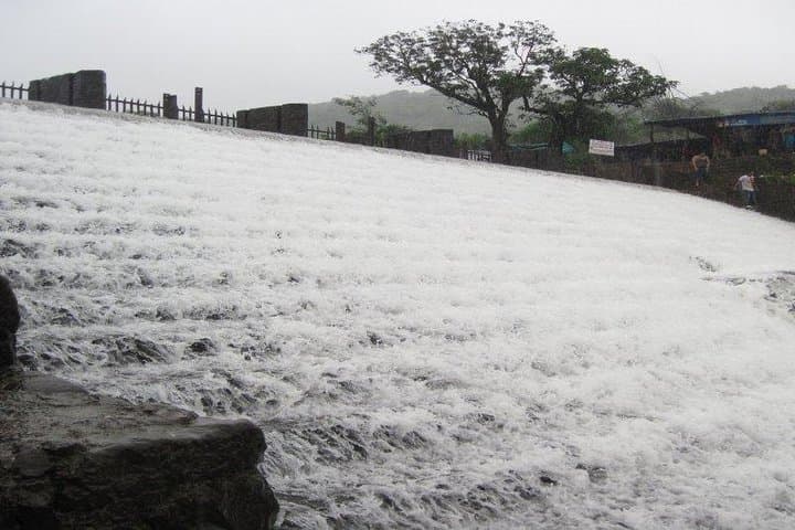 Pune to Lonavala Monsoon Drive: Bhushi Dam, Lion's Point & Lohagad Fort photo 3