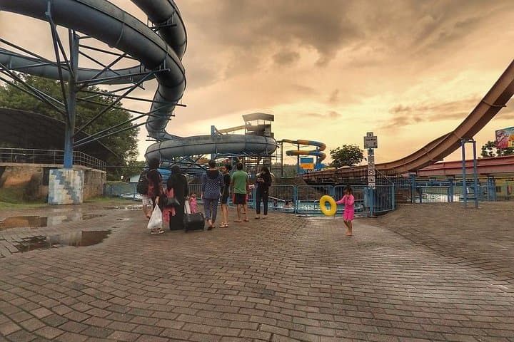 Leisure World Colombo: One-Day Water Park & Amusement Park with Transfer photo 5