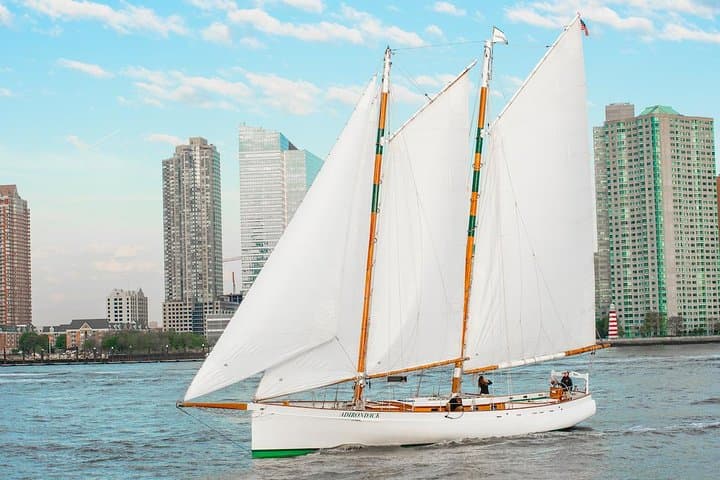 NYC Fall Foliage Sail: Hudson River Views & Palisades Cliffs photo 6