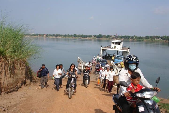 Koh Dach (Silk Island) Day Trip from Phnom Penh — Cycling, Weaving & Farm Lunch photo 3