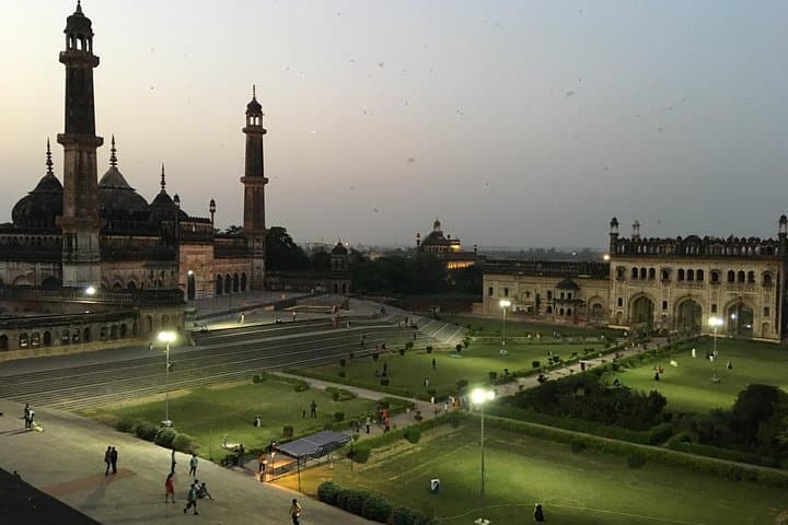 Old City Walk Lucknow: Rumi Darwaza, Teele Wali Masjid & Nawabi Streets