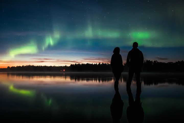 Aurora Picnic in Rovaniemi: Autumn Northern Lights by Open Fire