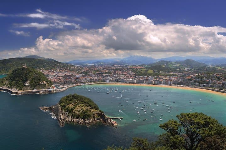 Private San Sebastián City Tour with Pintxos Introduction