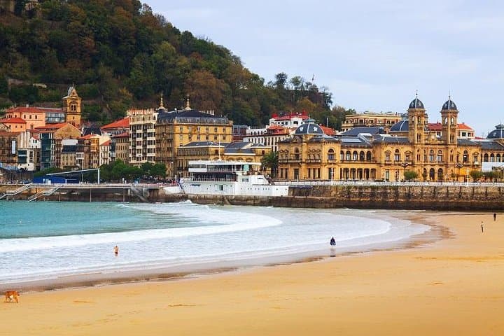 Private San Sebastián City Tour with Pintxos Introduction photo 3