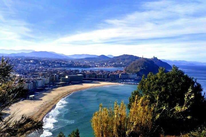 Private San Sebastián City Tour with Pintxos Introduction photo 2