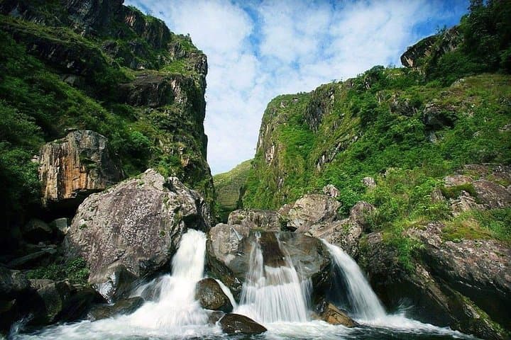 Cangshan Mountain Private Hiking Tour from Dali — Jade Belt Road & Gantong Cable Car photo 1