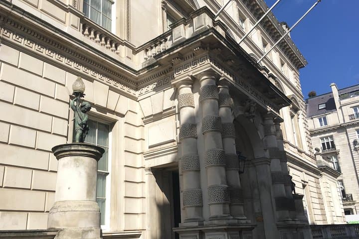 Walk in The Crown's Footsteps: Private The Crown Walking Tour of London photo 4