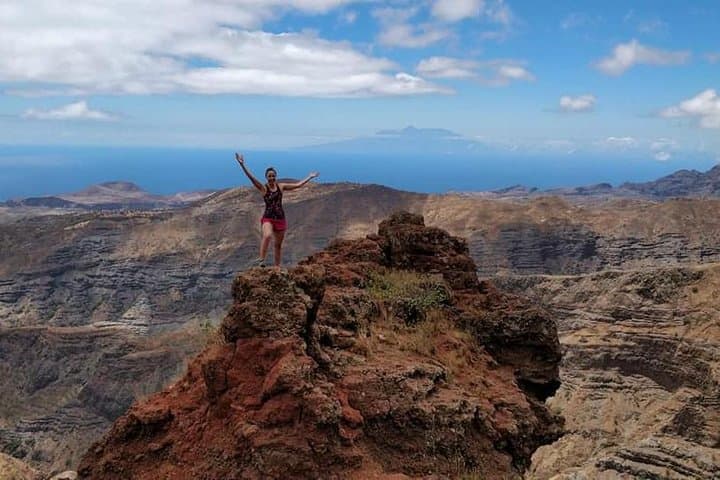 Hiking Pico de Antónia: Summit Trek to Santiago's Highest Point