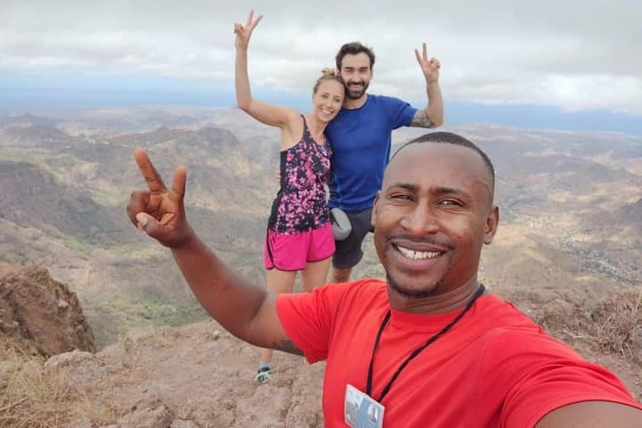 Hiking Pico de Antónia: Summit Trek to Santiago's Highest Point photo 6