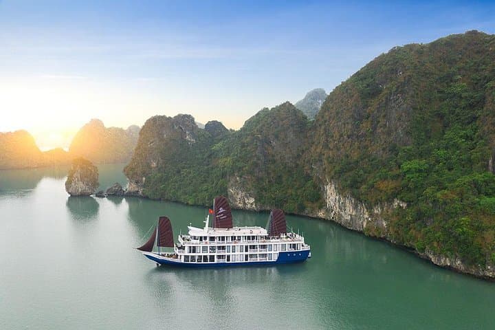 Halong Bay 3-Day Lan Ha Bay Cruise: 4-Star Overnight Experience