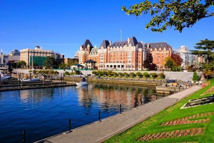 Victoria Full-Day: Butchart Gardens, City Highlights & Whale Watching photo 2