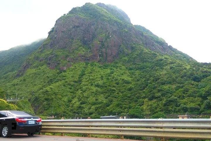 Keelung & Jiufen One-Day Coastal Tour — Zhengbin Port, Worry Valley, Elephant Trunk Rock & Yin-Yang Sea photo 2