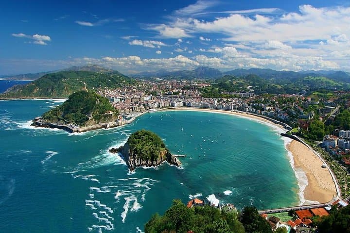 San Sebastián Private City Tour: Monte Igueldo, La Concha & Old Town in 4 Hours photo 2