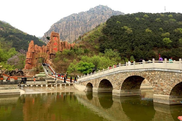 Shilinxia Gorge & UFO Glass Platform Day Tour from Beijing photo 4