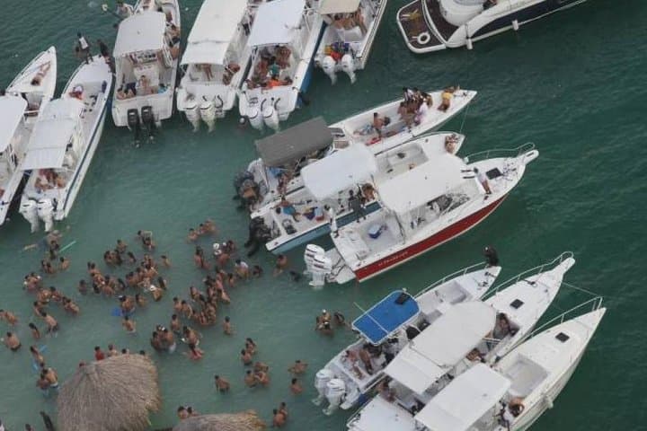 All-Day Private Boat Rental to the Rosario Islands from Cartagena photo 4