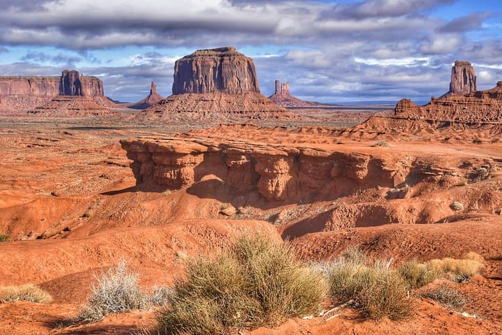 2.5-Hour Monument Valley Backcountry 4x4 Tour — Scenic & Cultural Drive photo 1