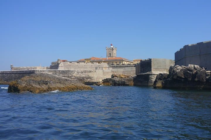Lisbon Coast Forts Speedboat Tour — Tagus Views from Oeiras photo 2
