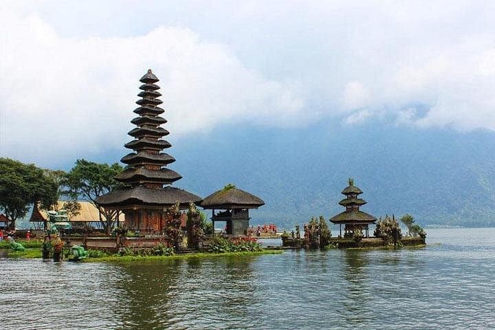 Bali Iconic Circuit: Handara Gate, Ulun Danu Beratan, Leke Leke & Tanah Lot