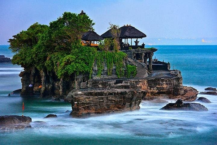 Bali Iconic Circuit: Handara Gate, Ulun Danu Beratan, Leke Leke & Tanah Lot photo 3